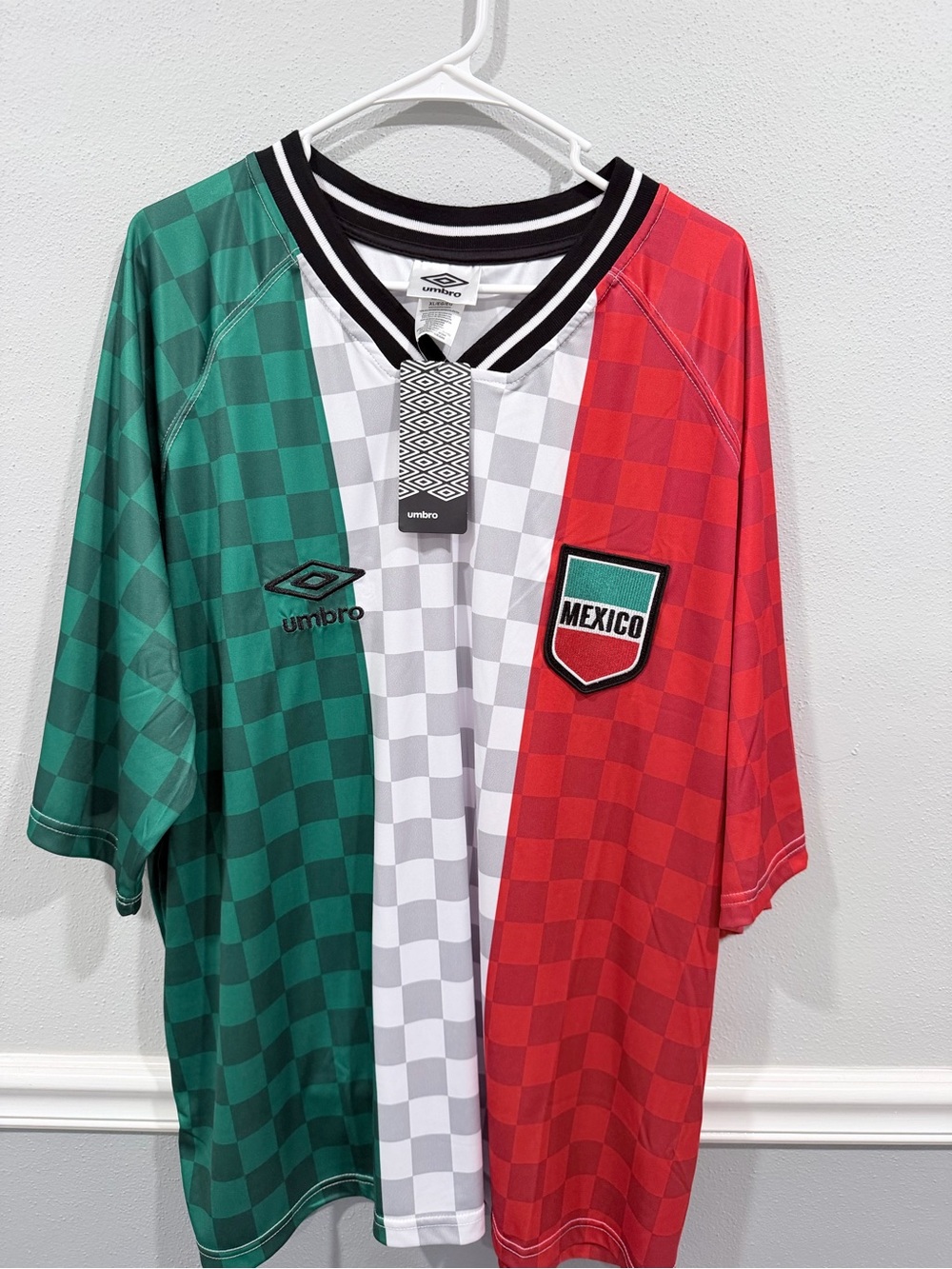 Umbro Soccer Jersey Mens XL Green White Red Mexico Checkerboard V-Neck NWT